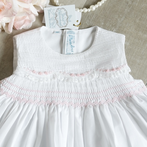 Girl's White Heirloom Dress Smocked Embroidered Feltman Brothers 9 Months NWT - Picture 2 of 5